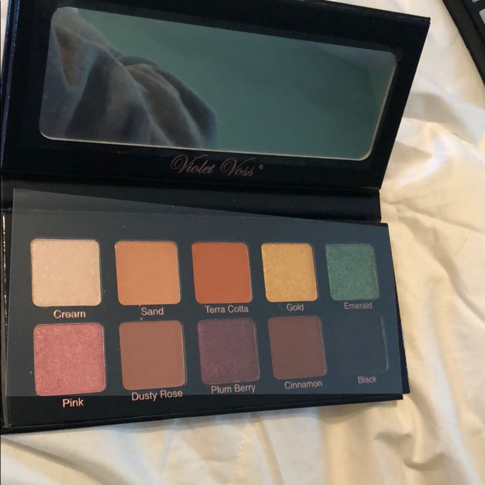 Violet Voss essential pro series eyeshadow palette